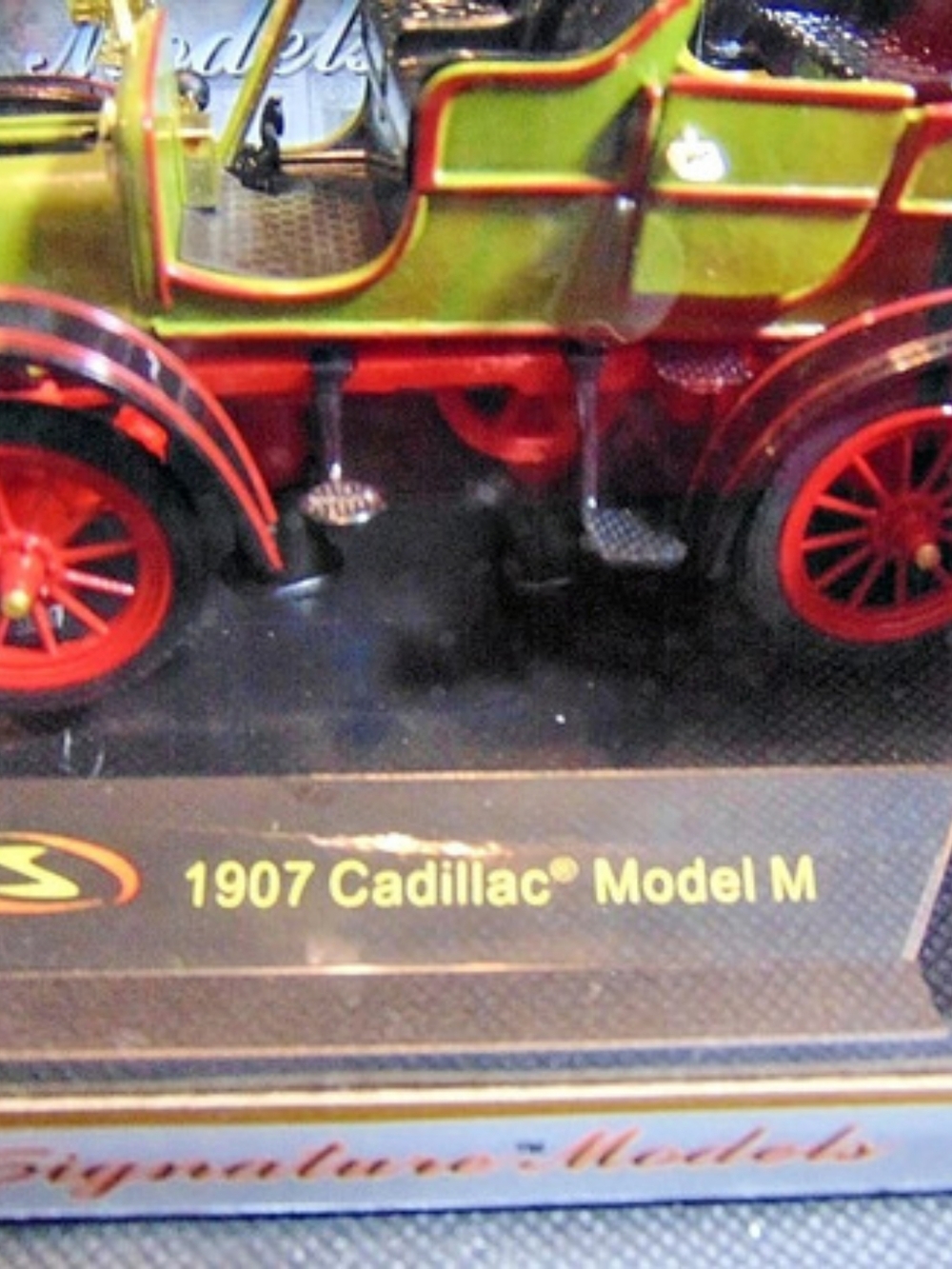 Signature Models 1907 Cadillac Model M Die-Cast Model Car Decor